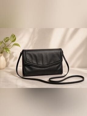Vtg 1980s Veneto Smooth Black Leather Clutch w/Strap Velvet Lined Opti Zip